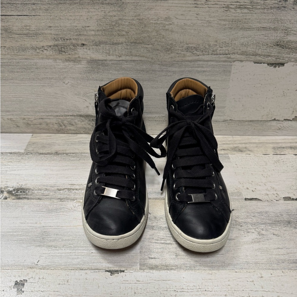UGG Leather Tennis Shoes
Color: Black
Size: 6 - Picture 2 of 8